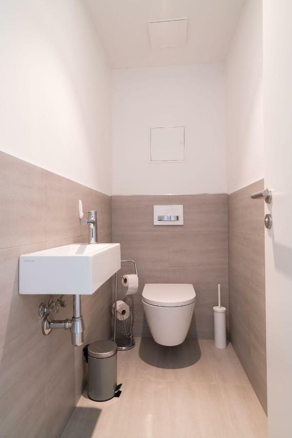 | Spacious Serviced In Directly At The U4 Apartment Wien