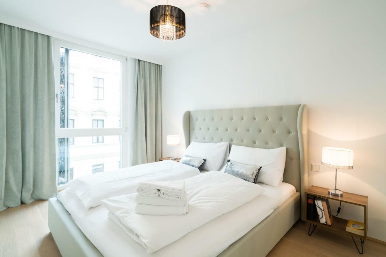 | Spacious Serviced In Directly At The U4 *