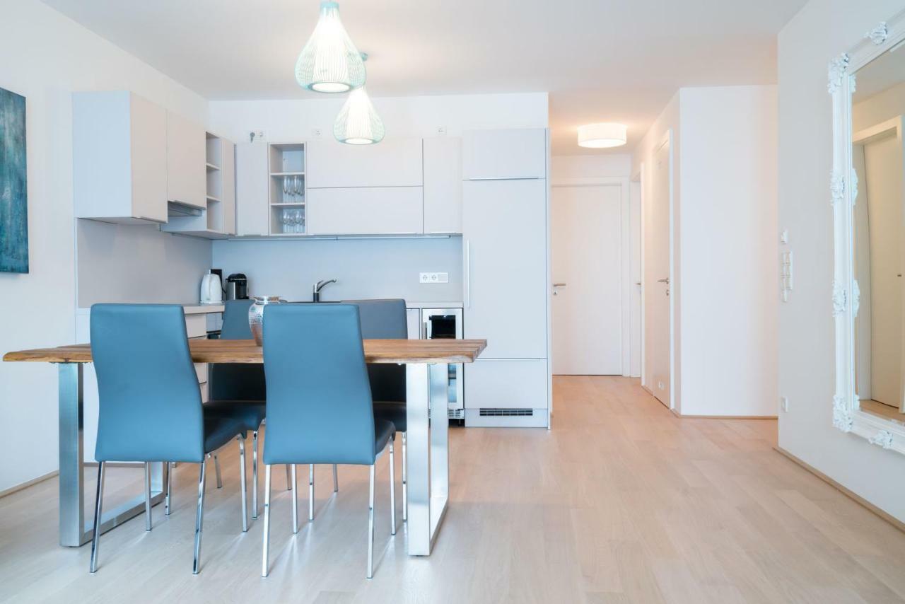 | Spacious Serviced In Directly At The U4 Apartment *